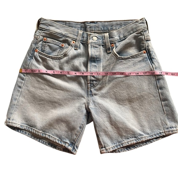 Levi’s 501® MID‎ THIGH High Rise Women's Shorts Medium Wash Size 28 - Picture 10 of 10
